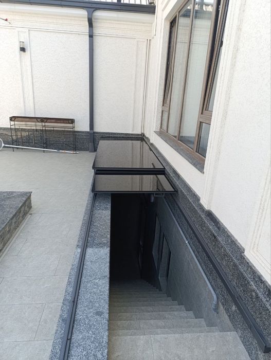 Стеклянные навесы и козырьки