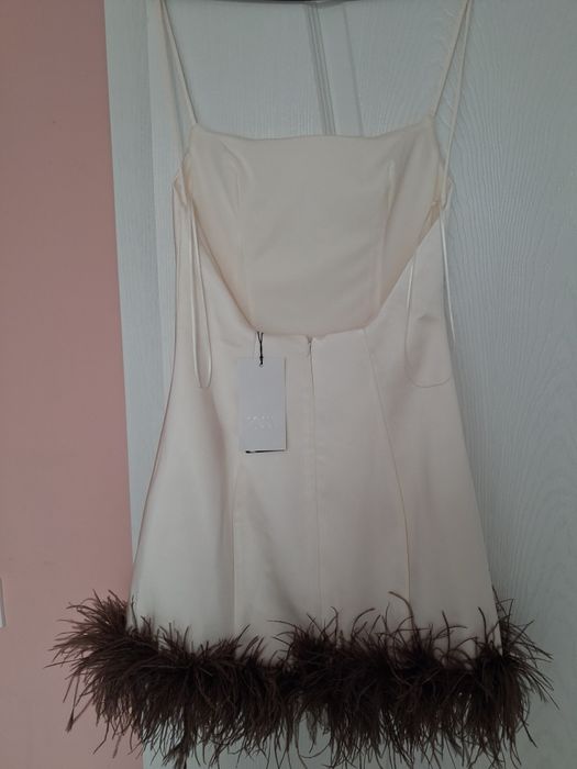 Страхотни сатенени рокли с пера Zara