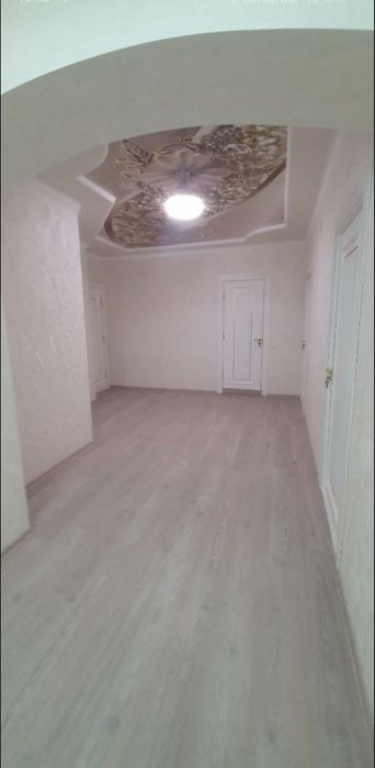 Качественная поклейка обоев.