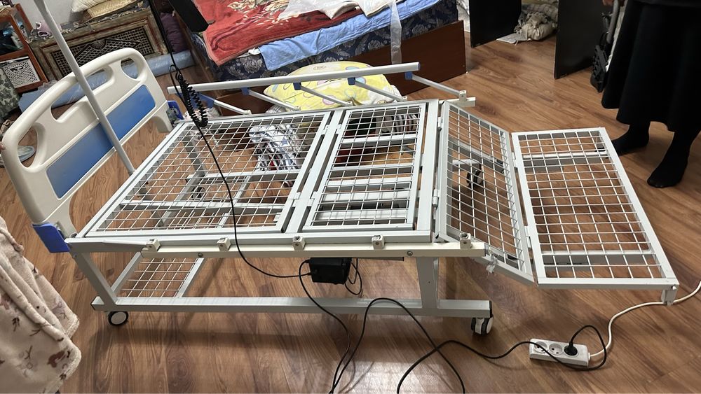 Медицинская кровать с электроприводом