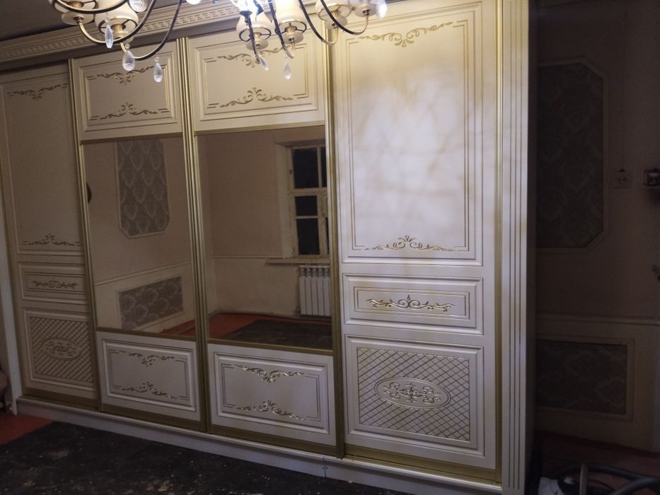 Продам шкаф-купе с зеркалом