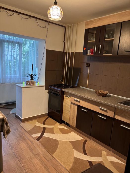Inchiriez apartament cu 2 camere zona obcini