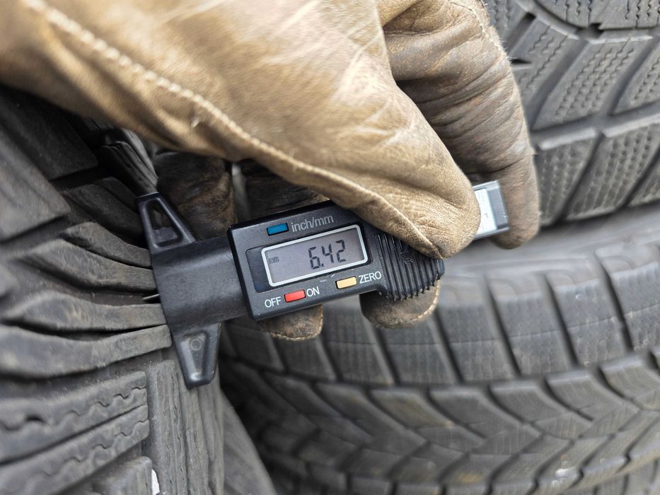 2бр Зимни гуми 215 60 16 - Michelin - DOT 2022