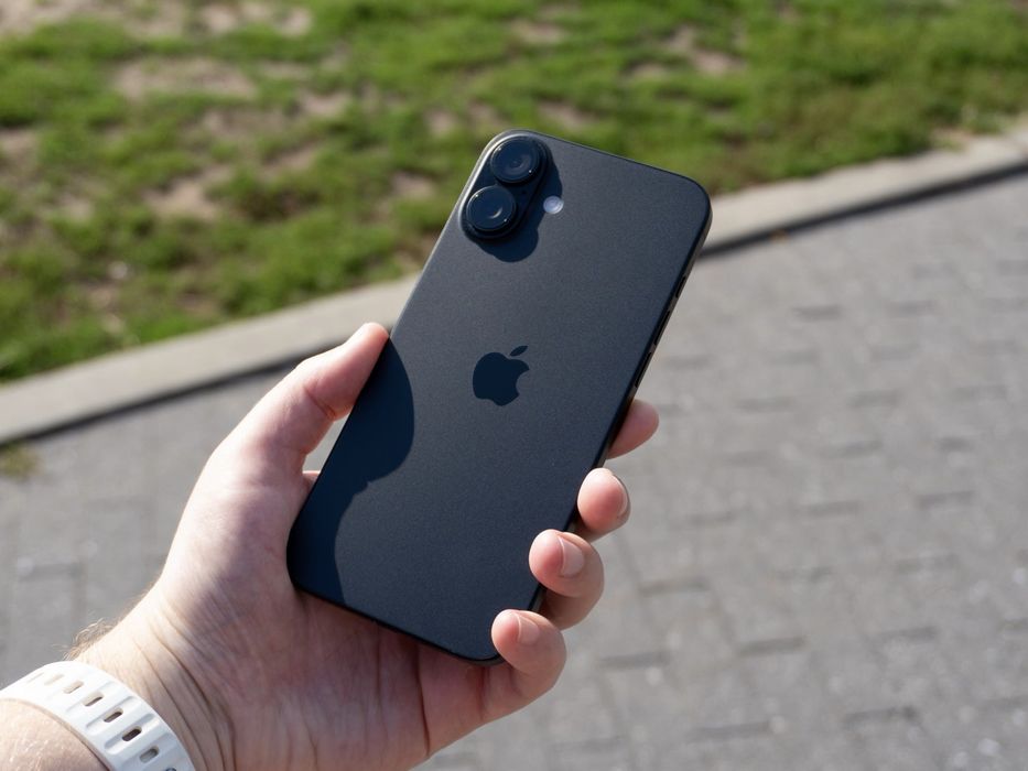 iPhone 17 (Full Box)