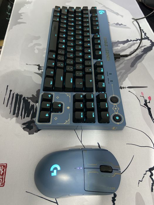Logitech G PRO Wireless и игровая клава Logitech