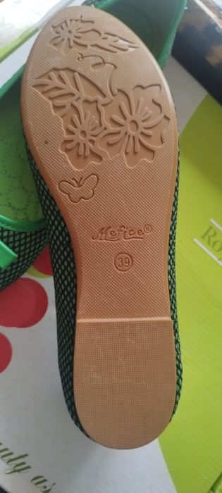 Продам кеды и балетки новые