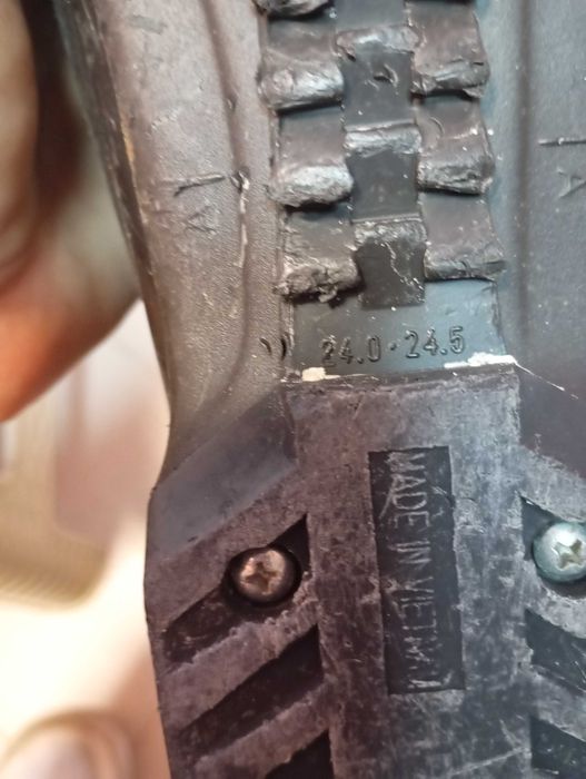 Ски обувки 38- 38.5размер + каска S размер-35 лв