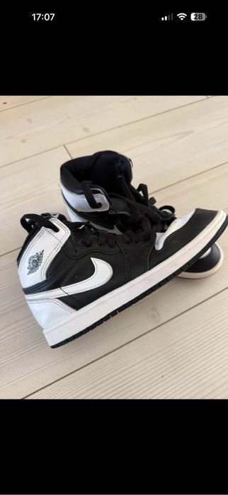 Nike Jordan  marimea 35