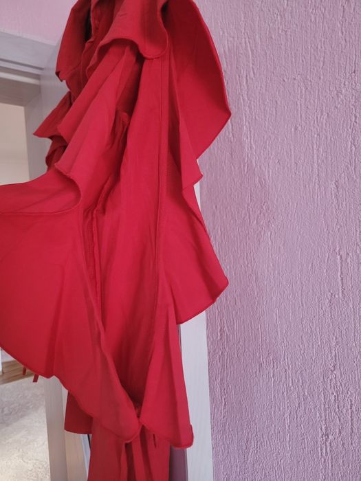 Дълга червена риза