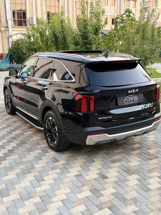 Kia Соренто Comfort Plus 2.5 AT AWD 7 местный 2024г 26 тыс км!
