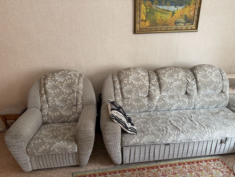 Продам диван хороший.