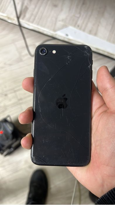 айфон се2020 64гб