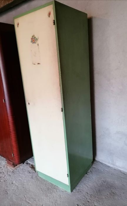 Dulap vechi din lemn