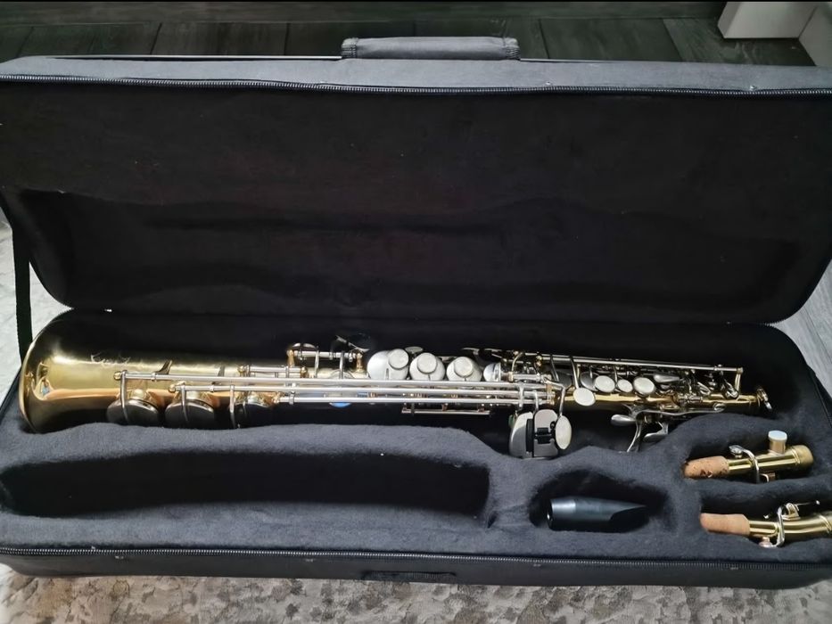 Se vinde saxofon sopran și Alto