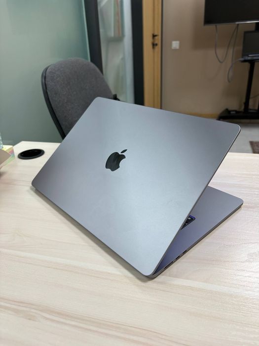 MacBook Air 15" M3 (2024) | 16/256 GB | АКБ 98% | Идеал