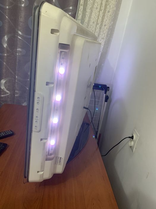 Продам телевизор Филипс.