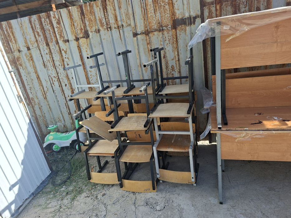 Школьный стол и стулья