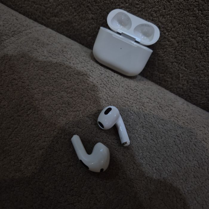 Наушники Apple AirPods 3 with Lightning Charging Case белый
