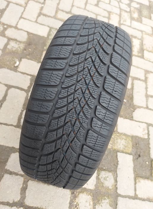 O bucată 225/55 R17 M+S iarnă - una Semperit Dunlop Bridgestone