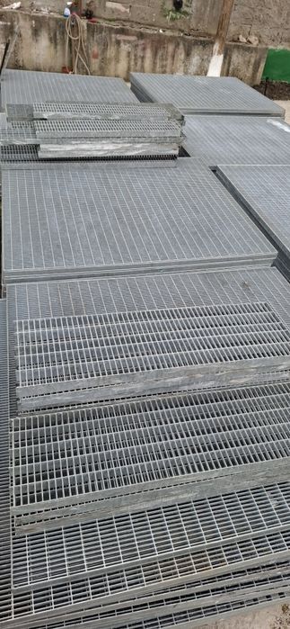 Trepte și gratare zincate