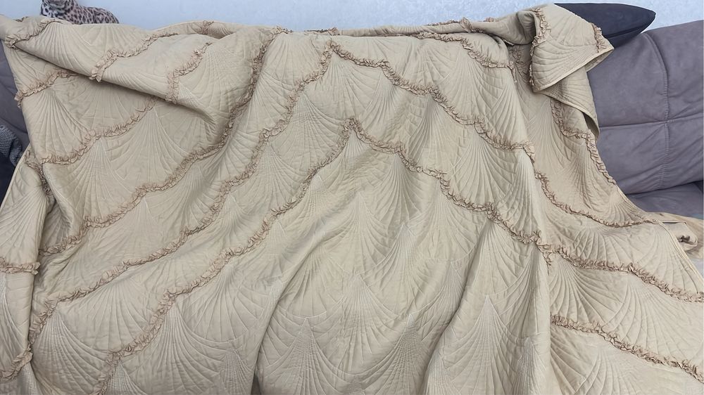 Продам покрывало двухспальное