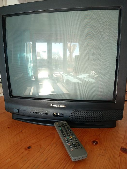 Продавам телевизор Panasonic TX-21S4TP с дистанционно