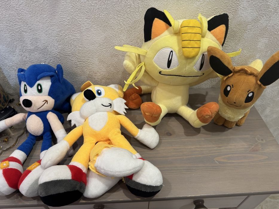 Соник, Тейлз, Мяут. Покемоны