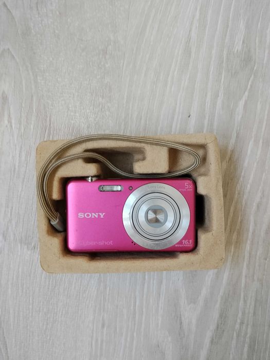 Продаётся винтажная фотокамера Sony DSC-W710
