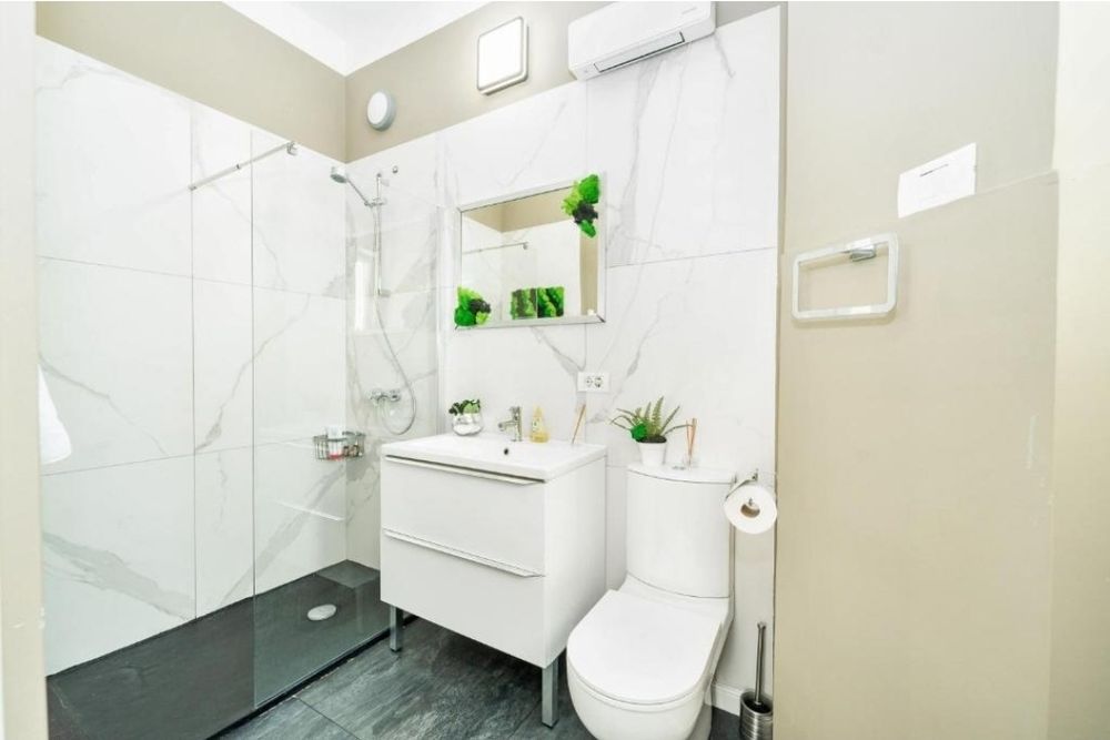 PROPRIETAR, VÂND APARTAMENT DE PRESTIGIU, ultracentral, actual  regim B&B- Piața Victoriei