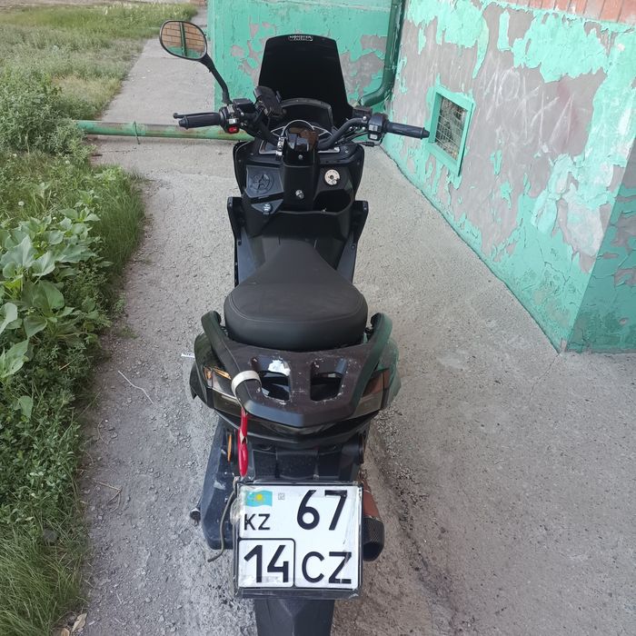 Скутер 150-куб 200000к торг есть