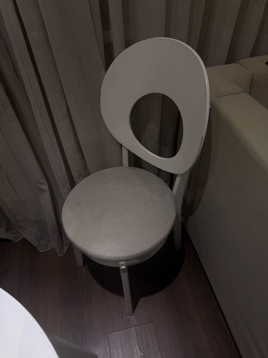 Стол со стульями