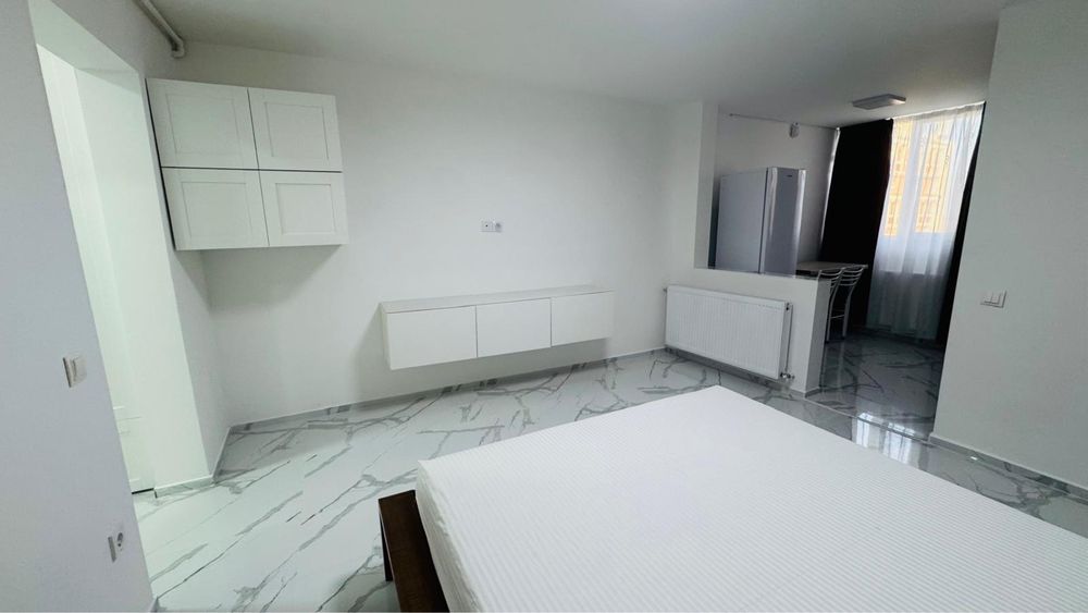 Garsonieră modernă, complet renovată, de închiriat în Turnu Măgurele, bloc G3, etaj 9/10.