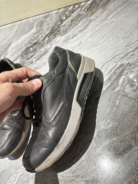 Продам кожанный кроссовки