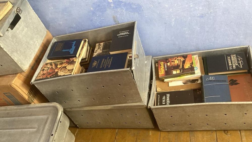 Книги все разом продаем