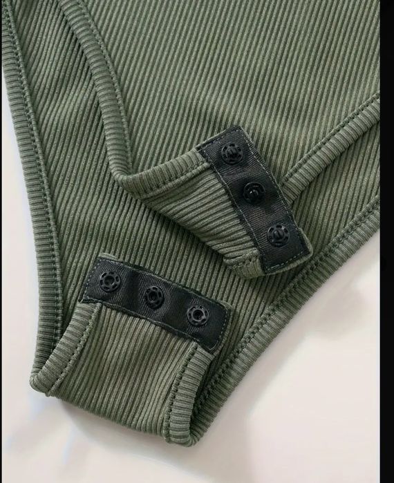 Стильное боди цвета хаки