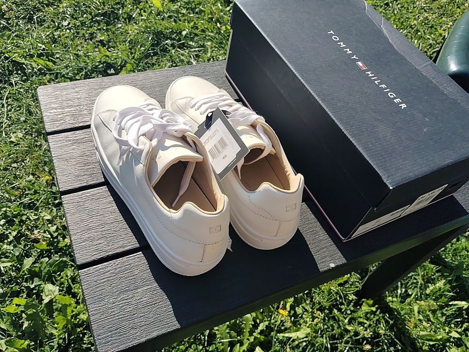 Сникърси, кецове, кожени, нови Tommy Hilfiger , номер 40.