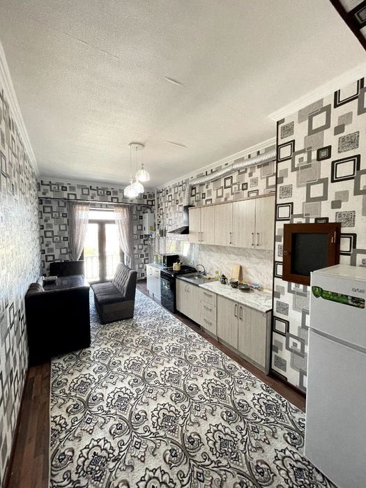 Азия гостиница олдида Янги курилган Дом.