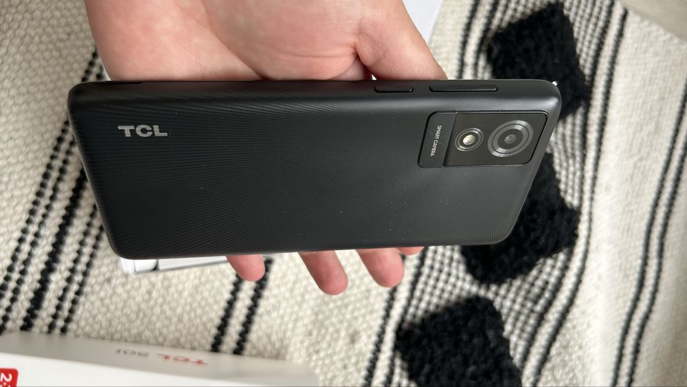 Telefon TCL 501