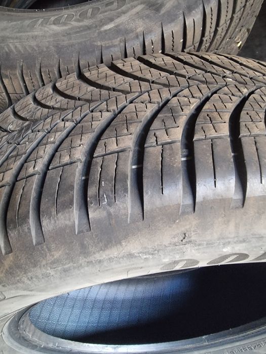 215 / 65 R 16 Goodyear всесезонни