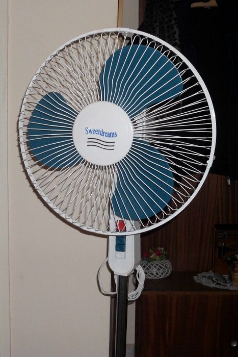 Vand ventilator de camera cu picior