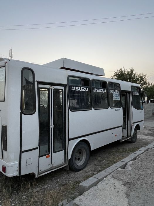 Isuzu avtobus 2015 yil