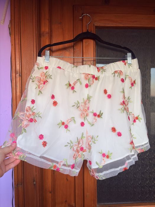 Compleu superb brodat