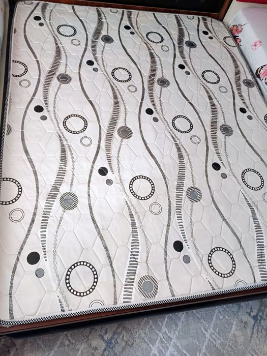 Шкаф, комода, матрас, тумбочки 2, сундук 2