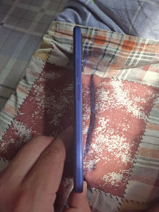 Продам смартфон VIVO Y21