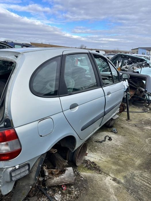 Dezmembrez piese Renault Scenic 2000 RXE