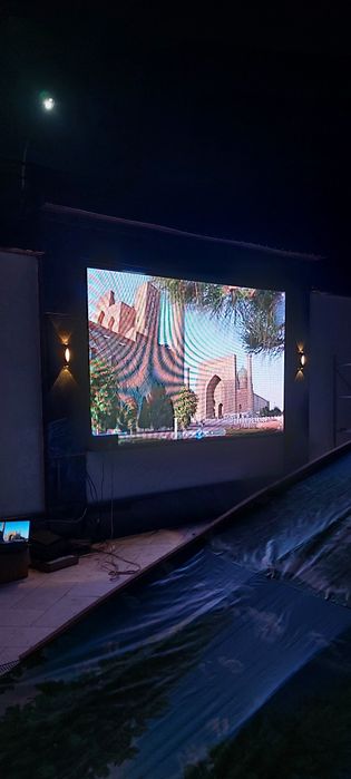 Led ekran siz istagan o'lchamda.