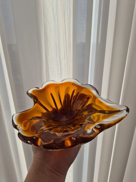 Vas decorativ din sticla