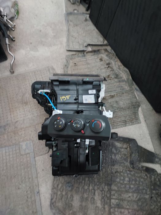 Vînd cutie climatizare dacia sandero 3 2025