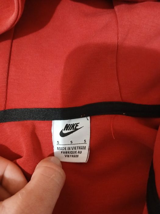 Vând bluza nike tech