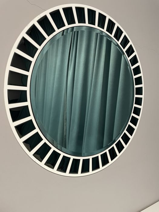 Туалетный столик с зеркалом